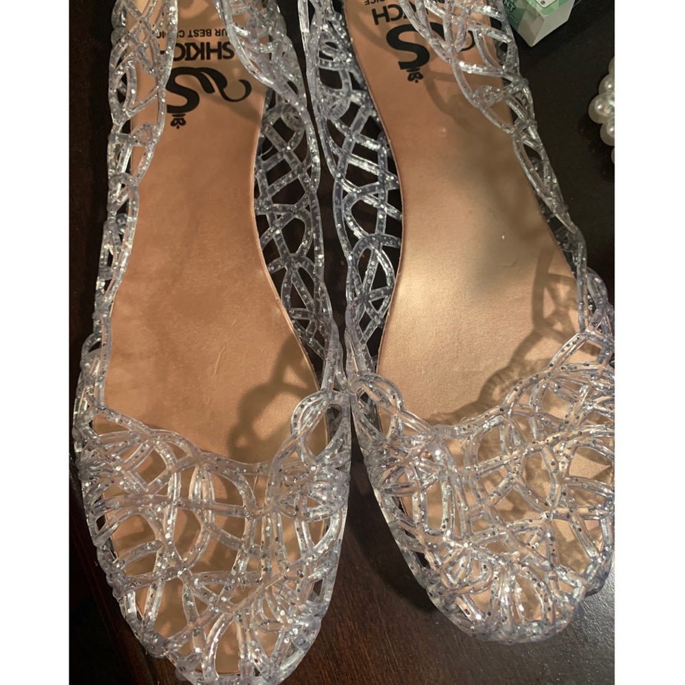 Flat jelly shoes